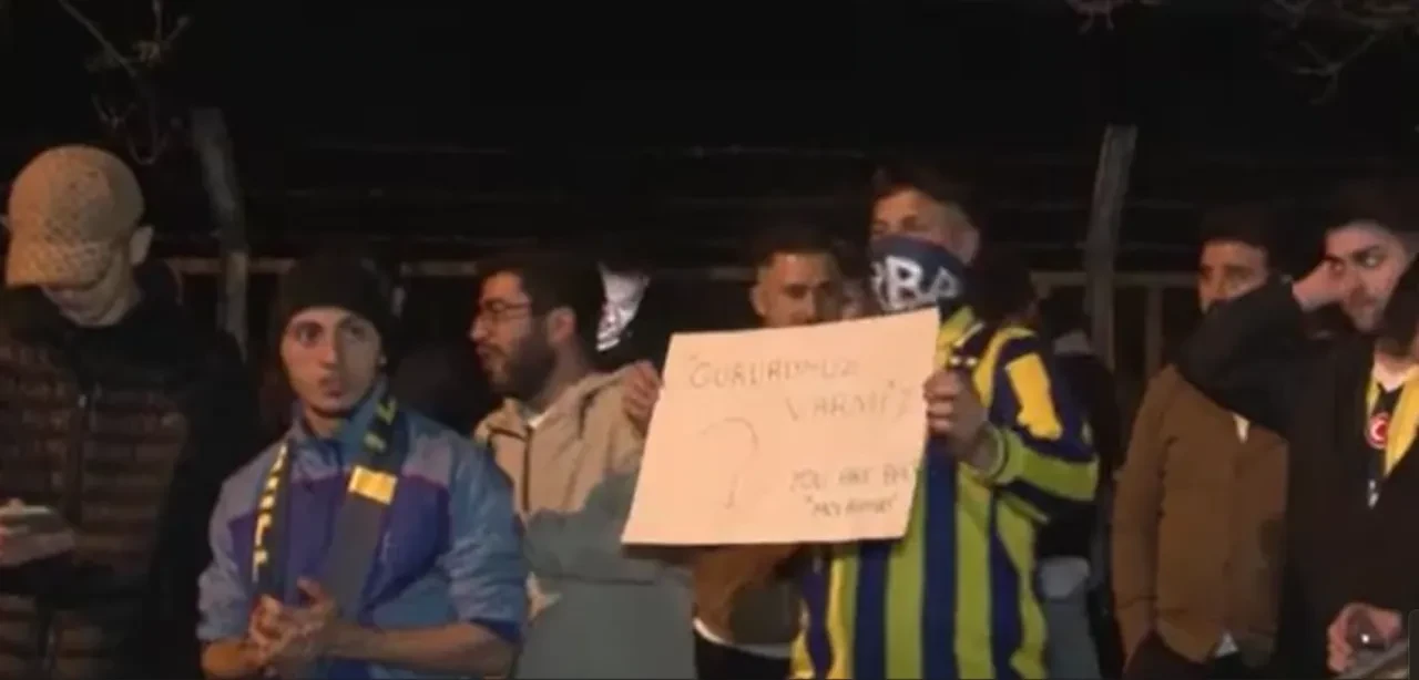 Derbi yenilgisi sonrası Samandıra’da tepki: Fenerbahçe taraftarı istifaya çağırdı!