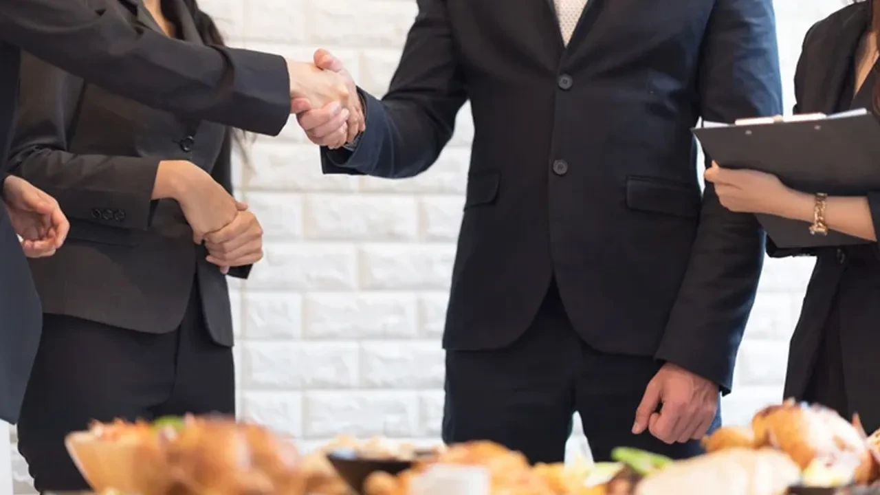 Dikkat iş yerinizde dedektif olabilir! Her şeyi adım adım izliyor