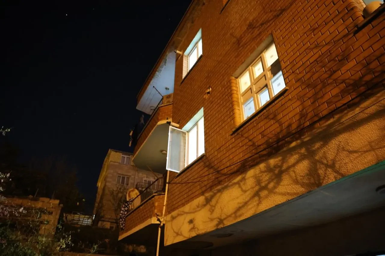 Ekipler ihbar edilen eve girince korkunç olay ortaya çıktı