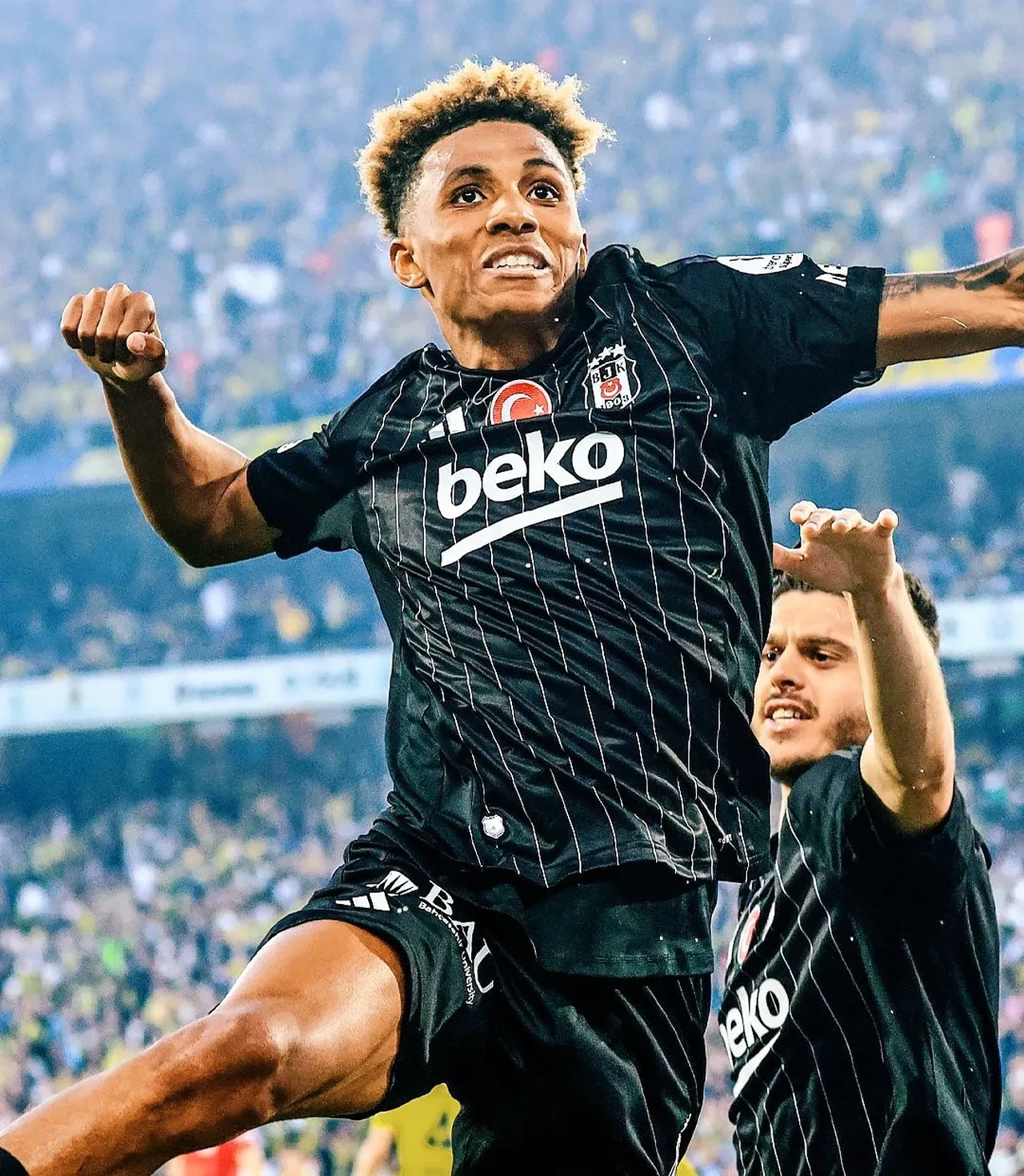 Fenerbahçe 'şampiyonluk' rüyasından uyandı! Kartal kanaryayı avladı