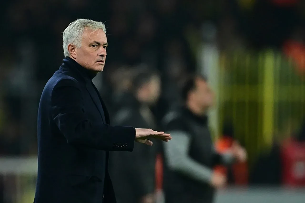 Fenerbahçe teknik direktör değişimine gidiyor! İşte yönetimin görüşeceği sürpriz isim