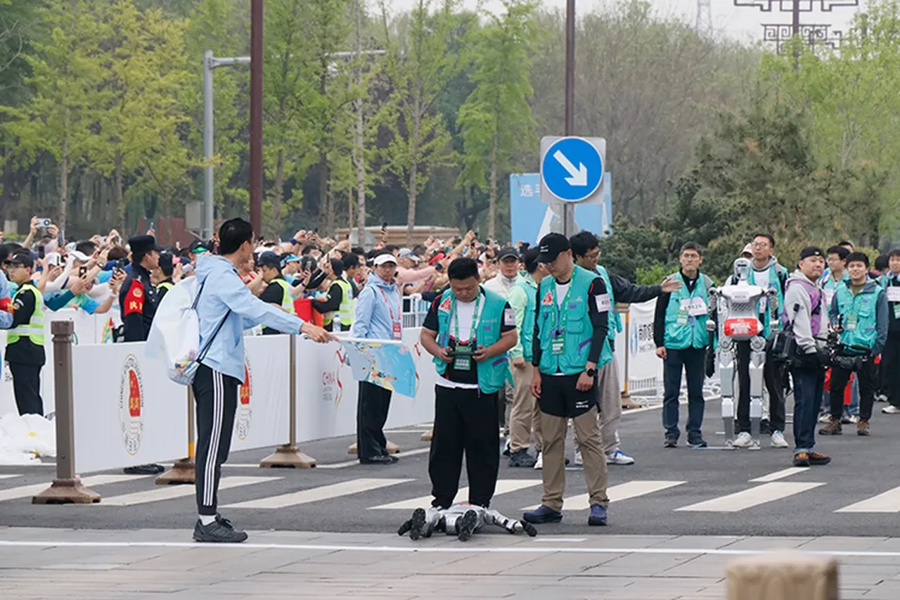 Filmdi gerçek oluyor! Dünyanın ilk robot boks maçında demir yumruklar konuşacak