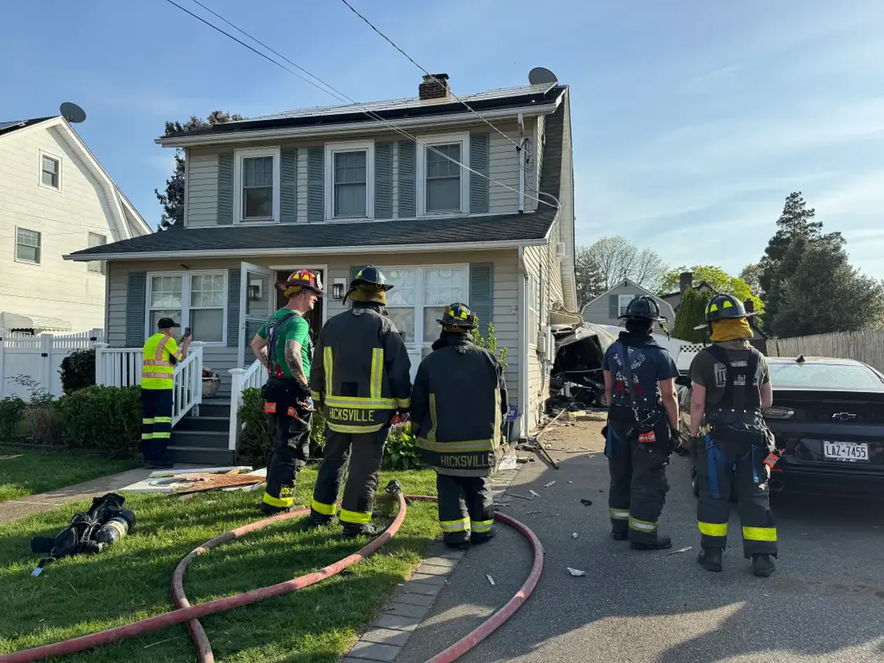 Korkunç kaza: Evin içindeki kadına araba çarptı!