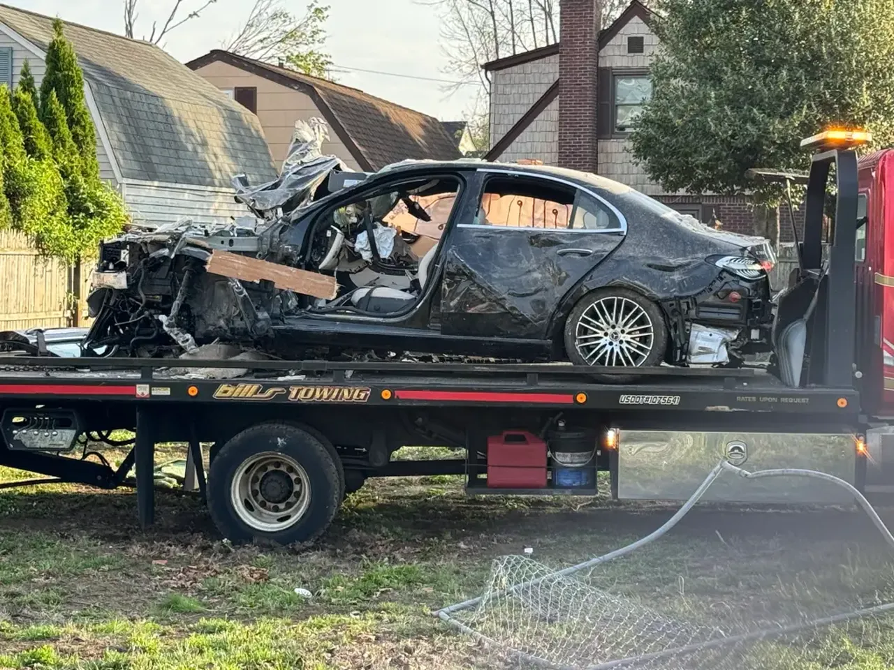 Korkunç kaza: Evin içindeki kadına araba çarptı!