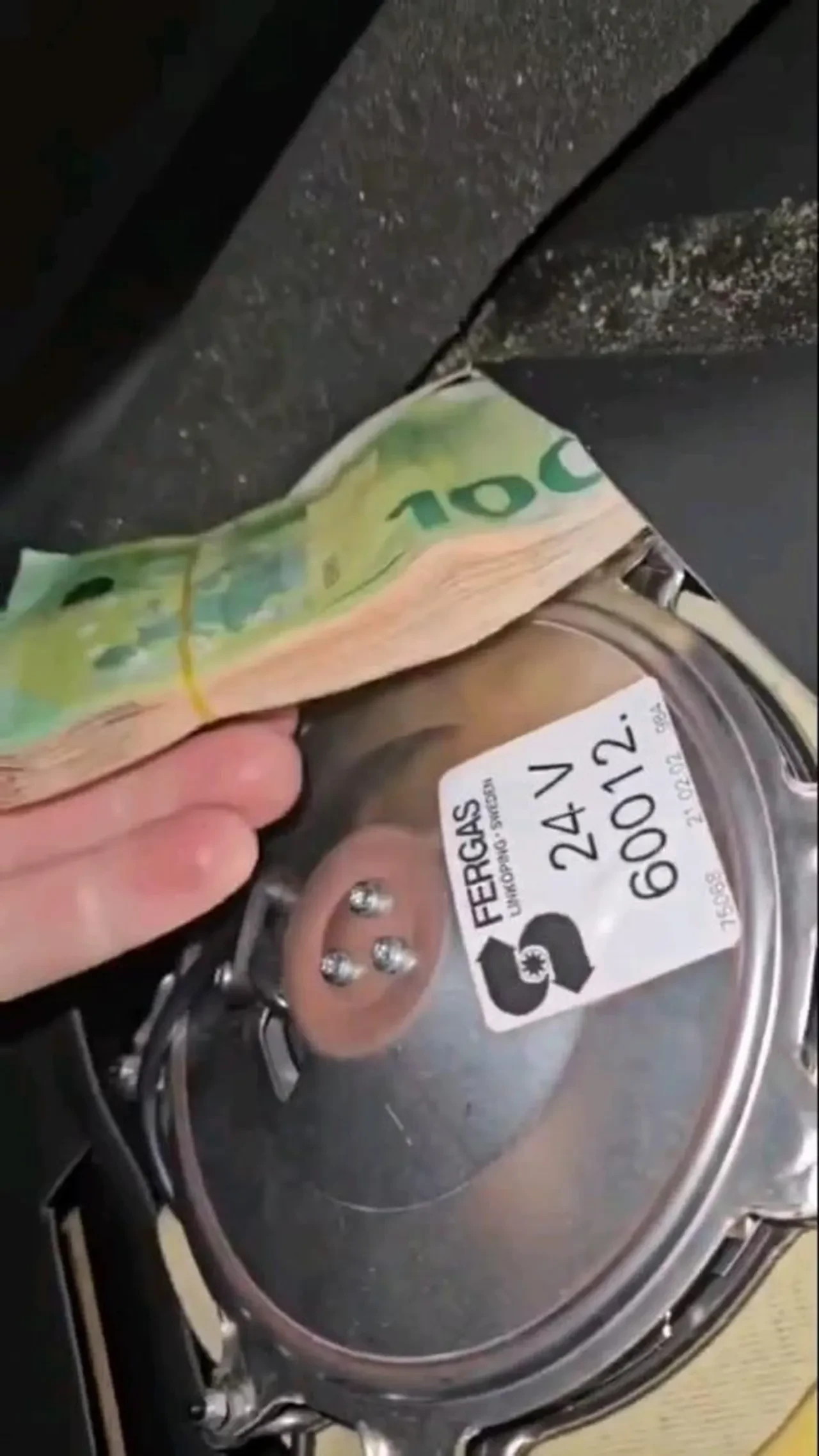 Tırın gizli bölmesinden adeta hazine çıktı! Şoför sakladı, Adel buldu