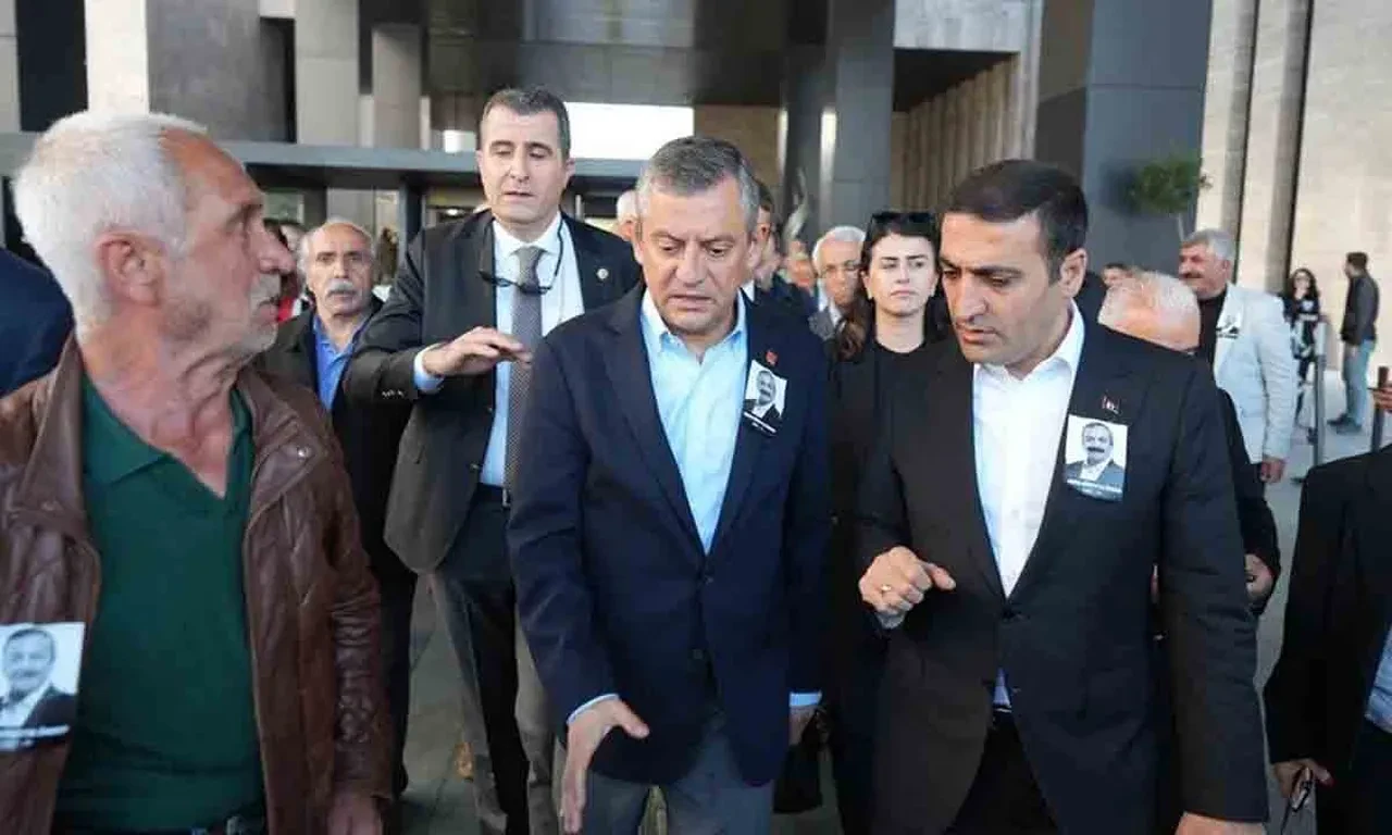 Özgür Özel'e saldırmıştı! İki çocuğunu öldüren Selçuk Tengioğlu'nun 21 yıl önceki görüntüleri ortaya çıktı!