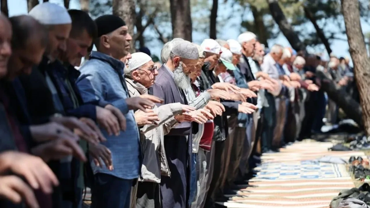 Silivri'de kuraklık! Belediye Başkanı'nı da alıp yağmur duasına çıktılar