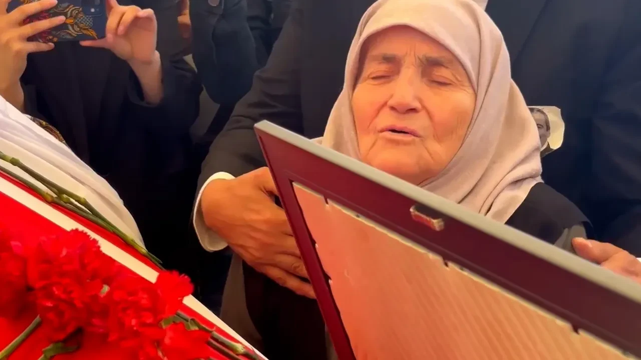 Sırrı Süreyya Önder son yolculuğuna uğurlandı: Kızı Ceren Önder Kandemir'in mektubu herkesi ağlattı 