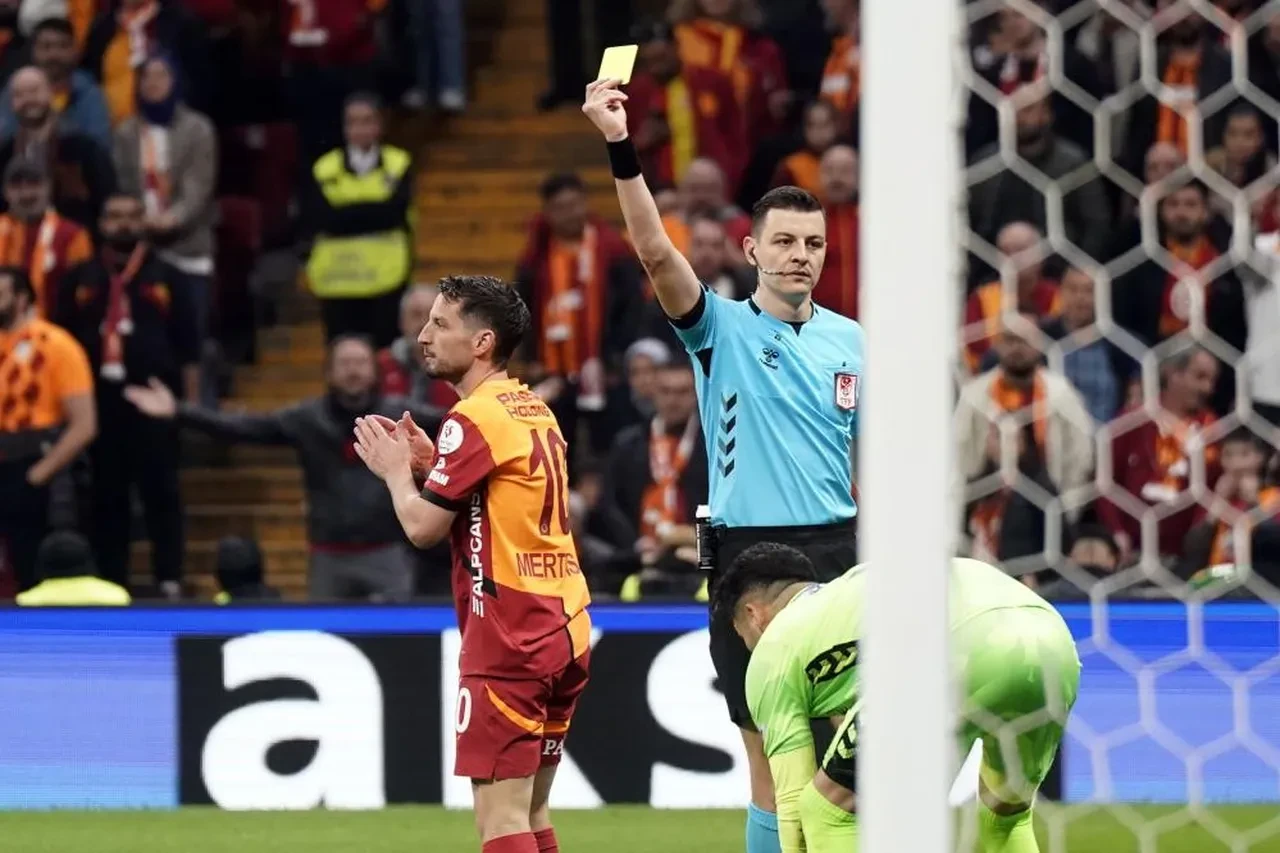 Sivasspor'un Galatasaray'a attığı golde iptal kararı doğru mu? Trio ekibi tartışmalara noktayı koydu