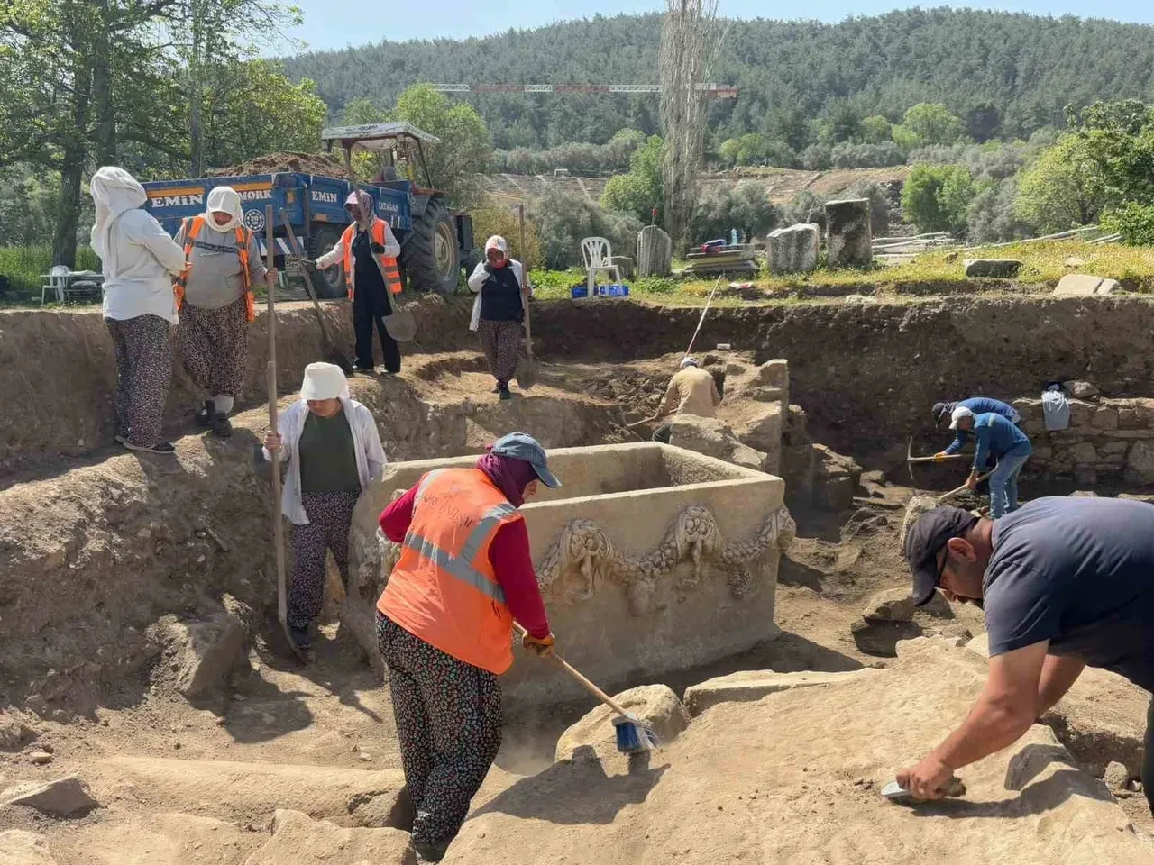 2000 yıl öncesine ait lahit: İşlemeleri tarihi yansıttı