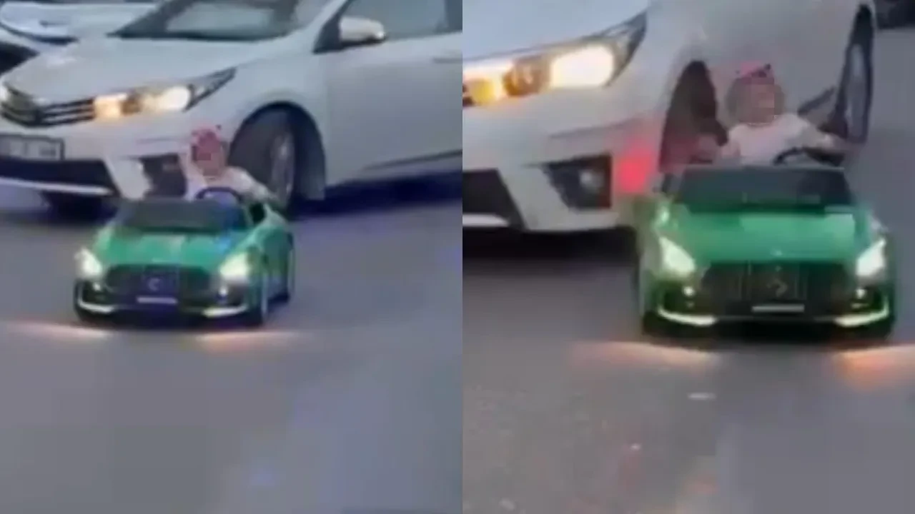 Akülü araçlı çocuğa araba çarptı! Yürekler ağza geldi