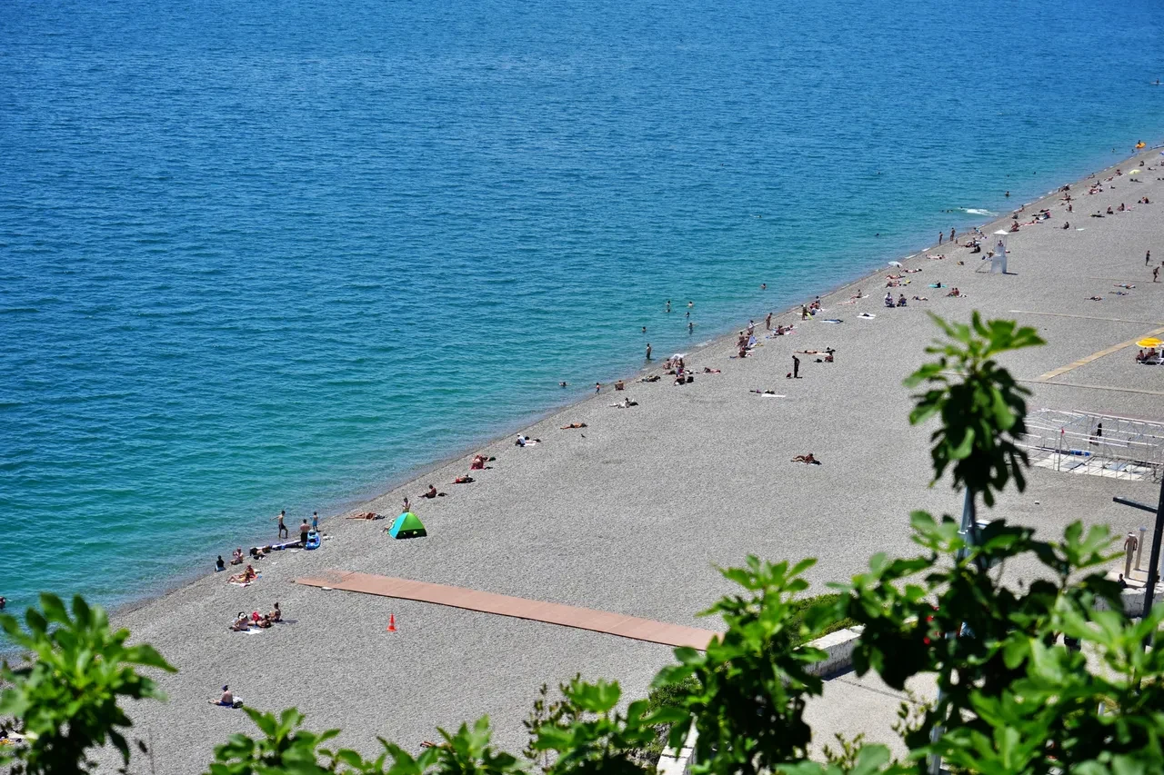 Antalya'da termometreler çıldırdı! Vatandaşlar sahile akın etti