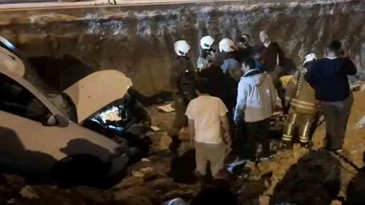 Arnavutköy’de feci kaza! Bekçiye çarpıp şantiye alanına uçtu