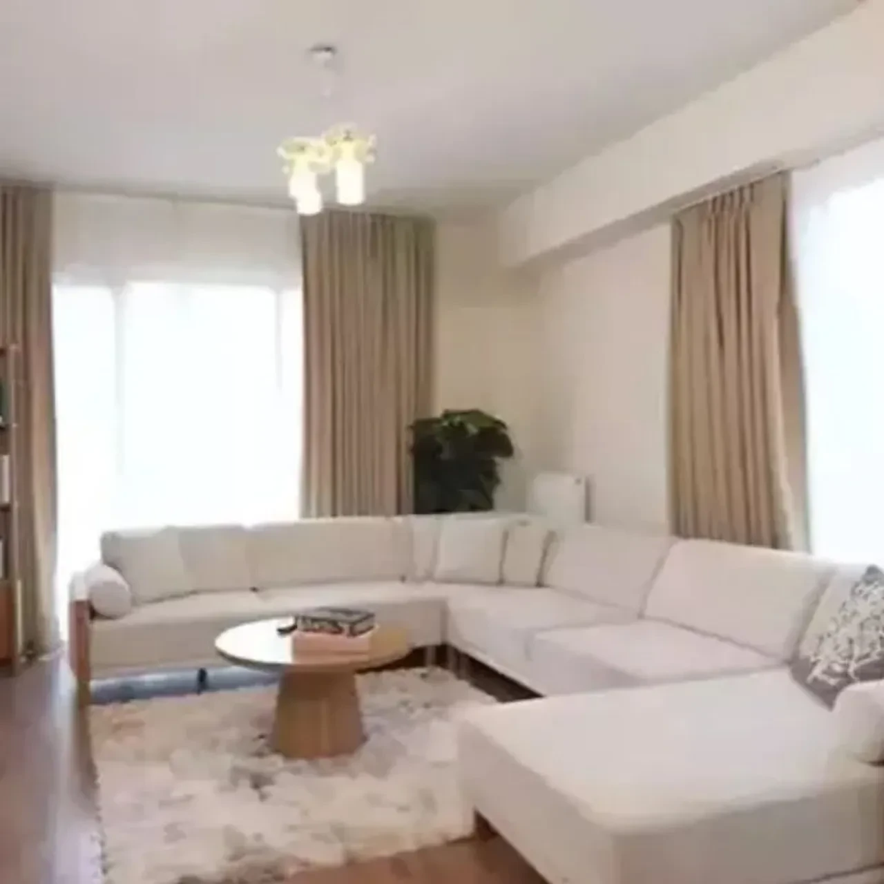 Bir zamanların çocuk oyuncusu Damla Ersubaşı, evinin kapılarını ilk kez açtı