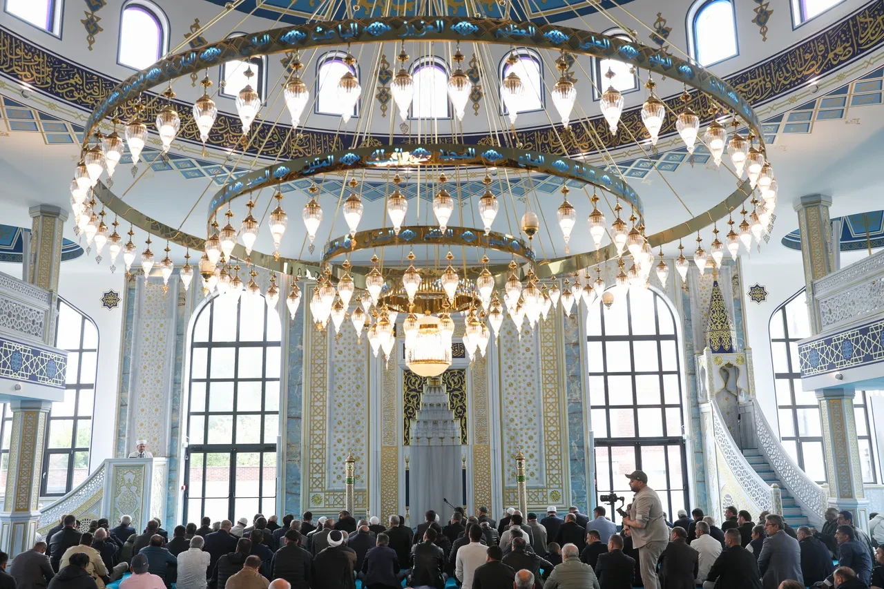 Eyüp Sultan Cami Fransa'da açıldı!