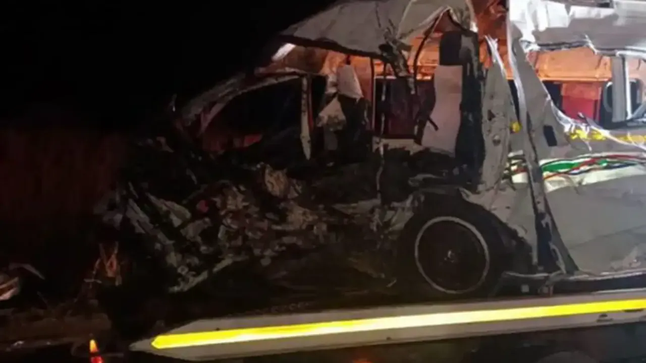 Feci trafik kazasında 15 kişi hayatını kaybetti!