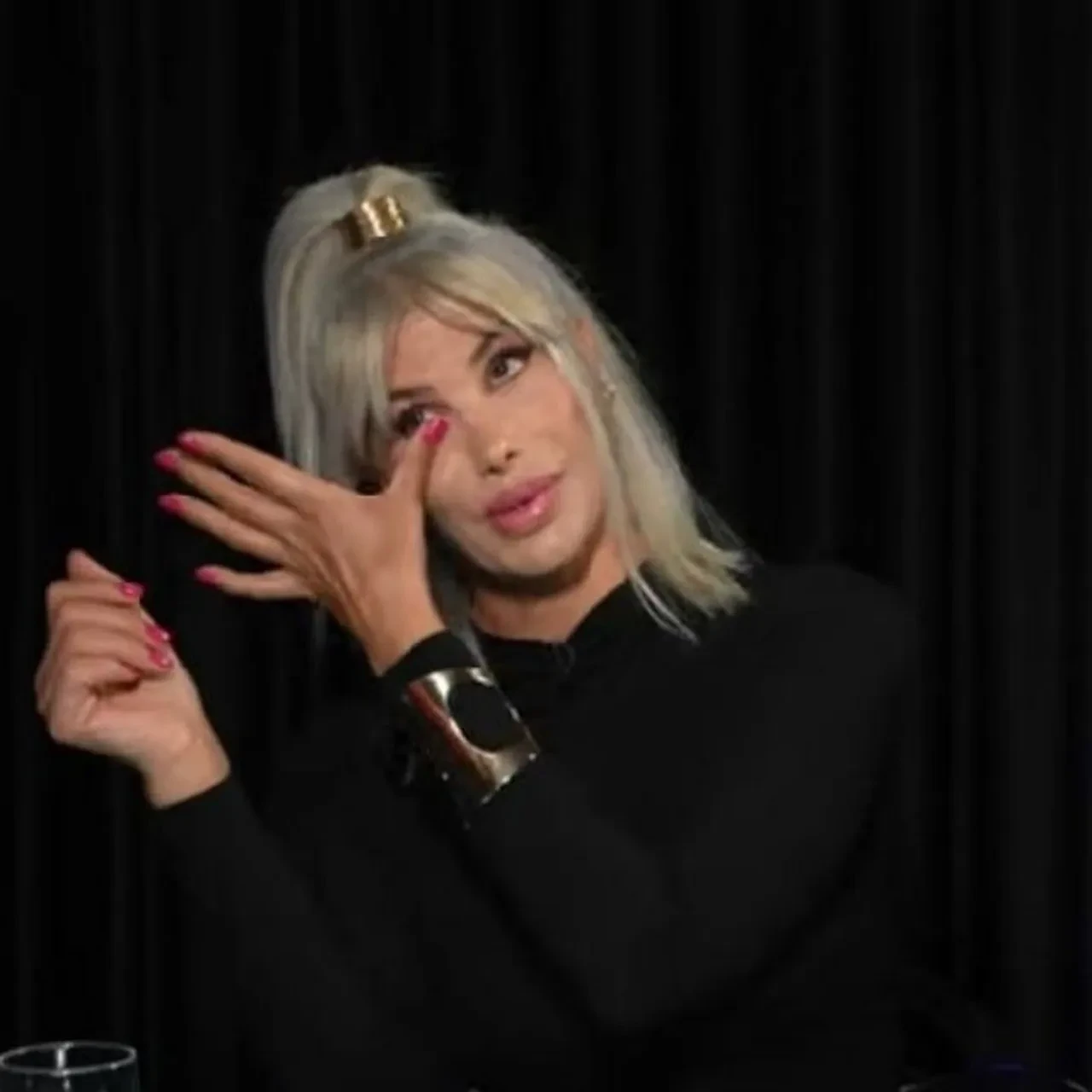 Şarkıcı Hatice itiraflarını sıraladı: Ramiz resim çerçevesini kafamda kırdı