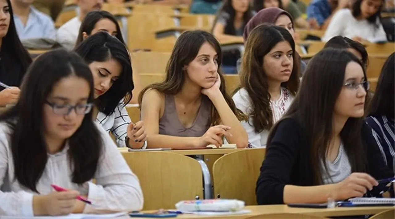 AB Nedir, Ne Demek? Üniversitede AB Harf Notunun Karşılığı Kaç Puan?