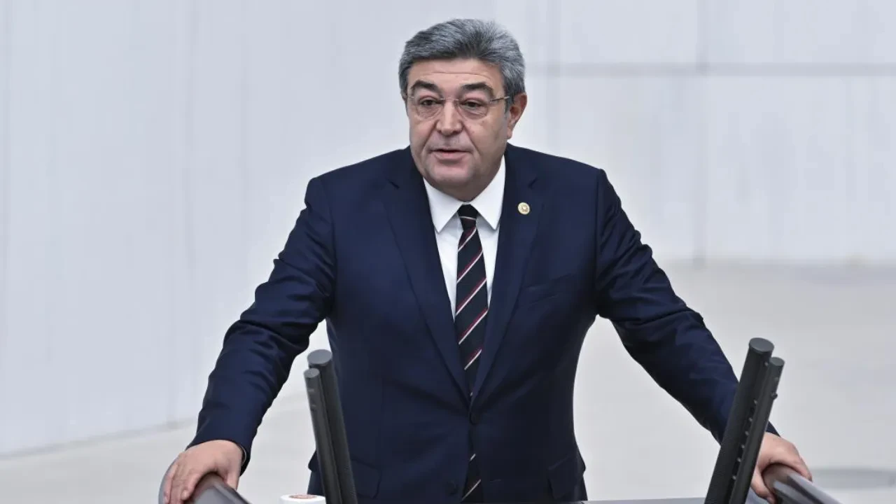 AK Parti Milletvekili Dursun Ataş trafik kazası geçirdi