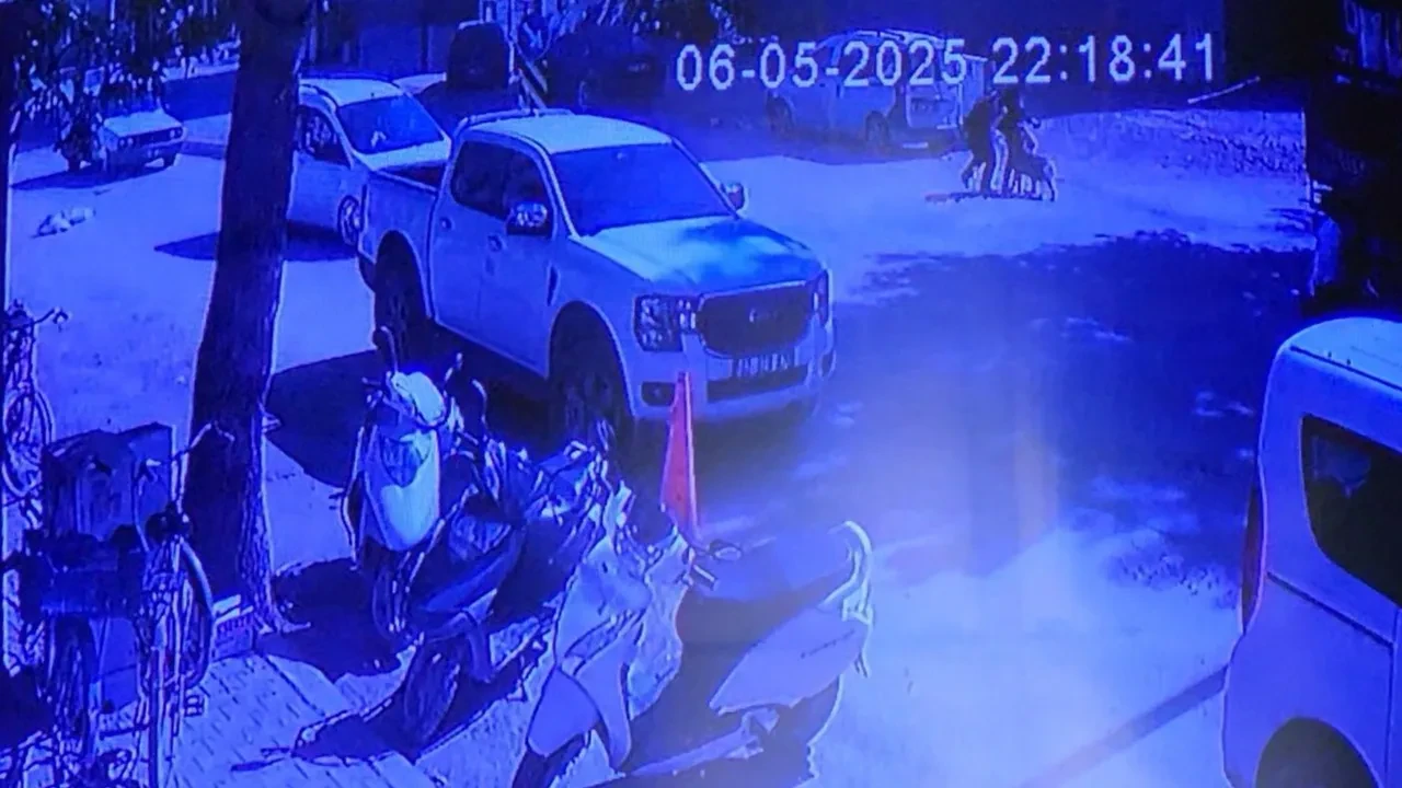 Evden kaçıp sokakta yürüyen kızlara saldırdı! Mahalleli zor kurtardı
