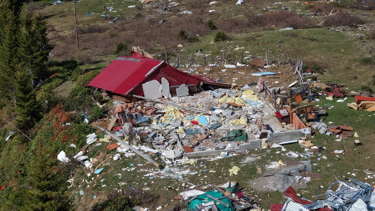 Felaketin boyutu karlar eriyince gün yüzüne çıktı! 23 ev harabeye döndü