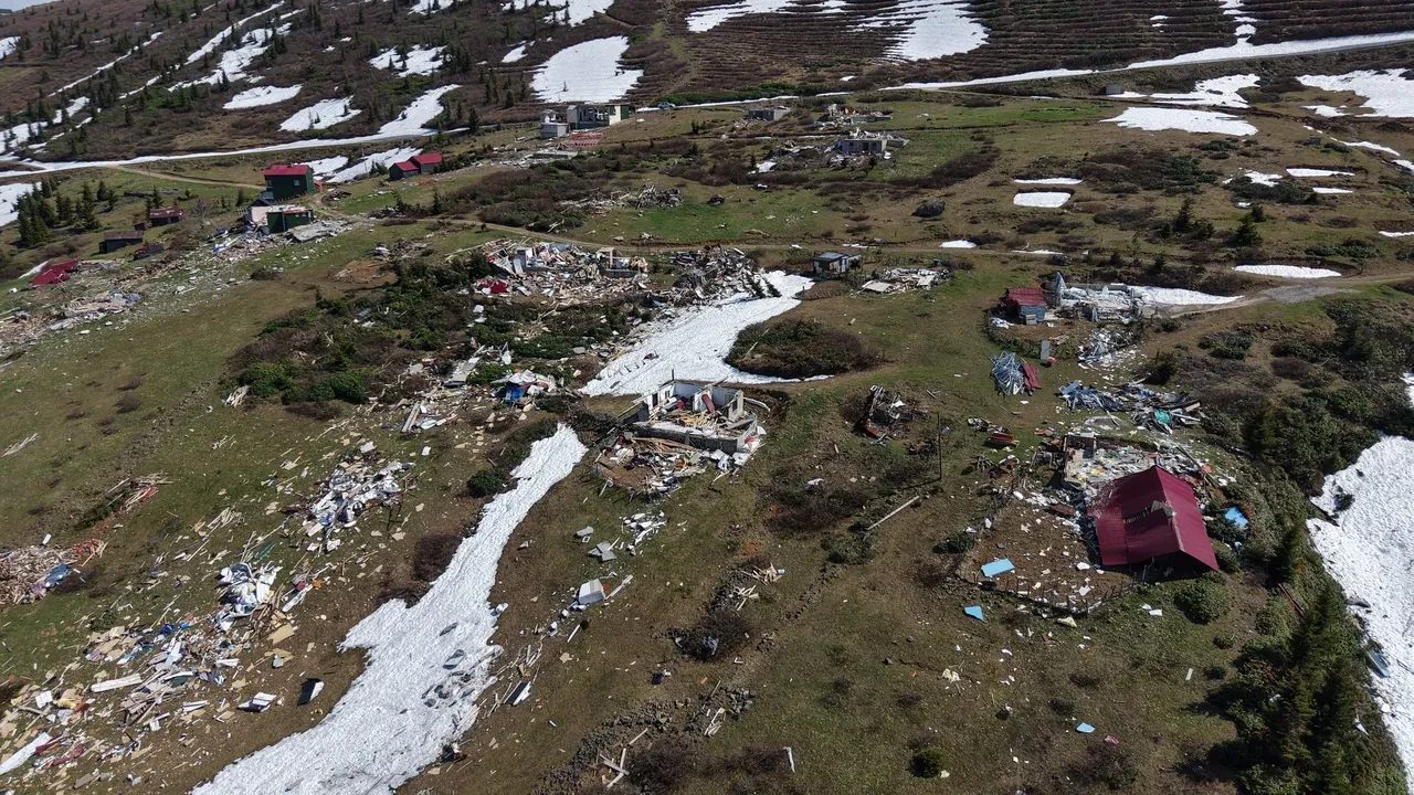 Felaketin boyutu karlar eriyince gün yüzüne çıktı! 23 ev harabeye döndü
