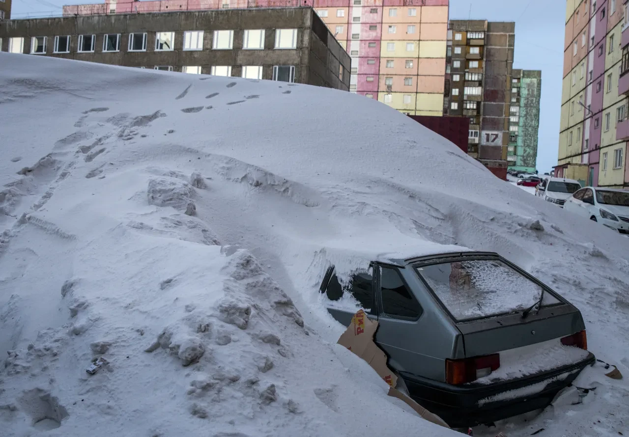 Fotoğraflar korku filmlerini aratmıyor! Karın altında yaşayan şehir