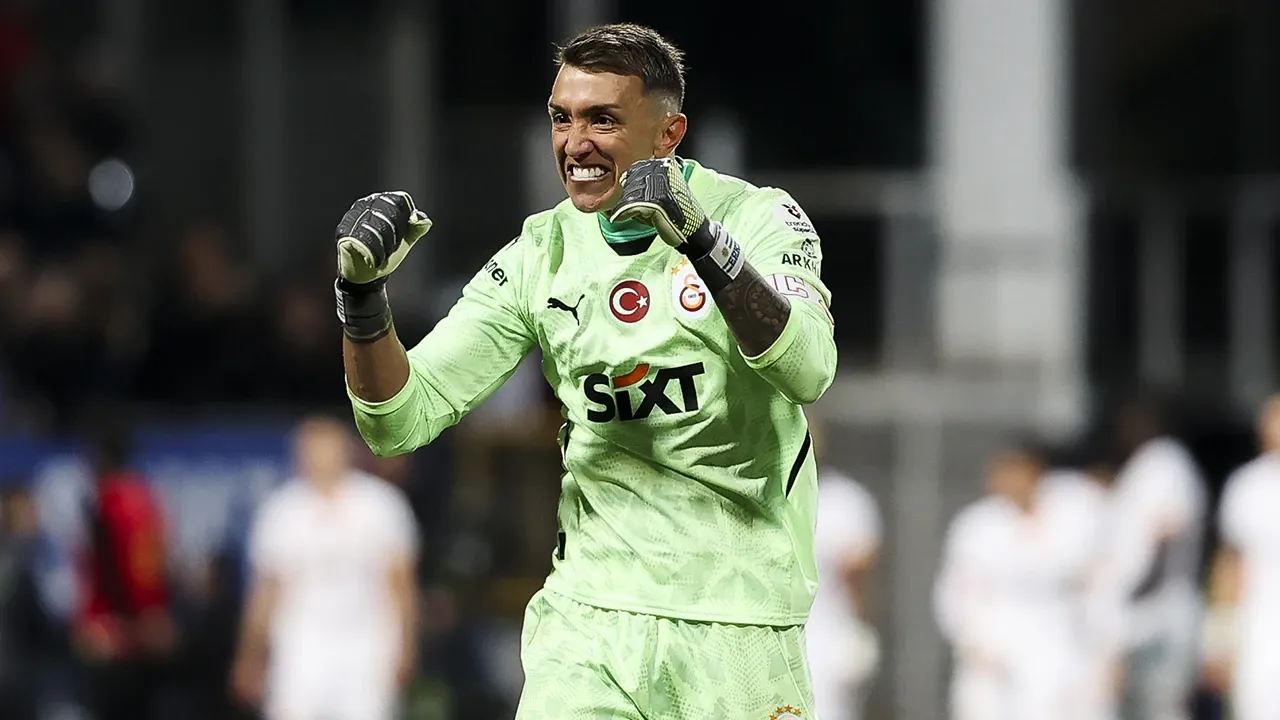 Galatasaray veda kapısını açtı! Yıldız futbolcu eşyalarını gemiyle yolladı