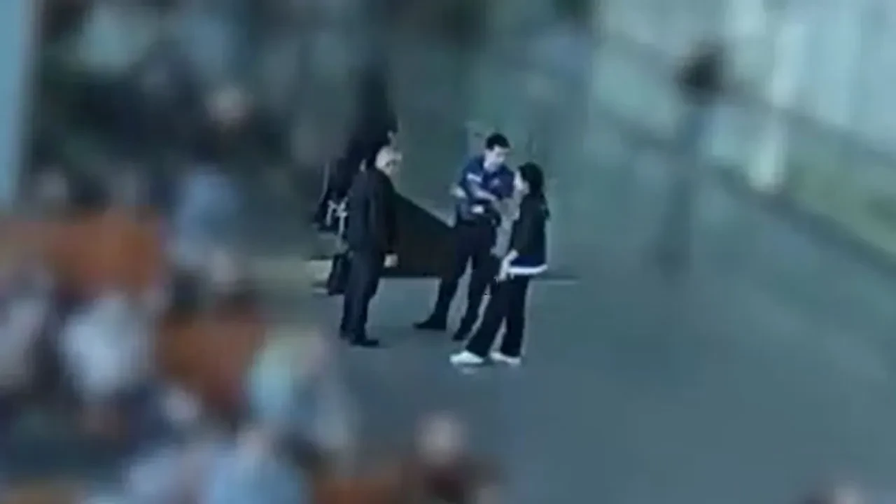 İzmir'de 20 milyonluk 'tarihi' operasyon! Diş macunu tüpüyle yurt dışına kaçıracakken yakalandılar