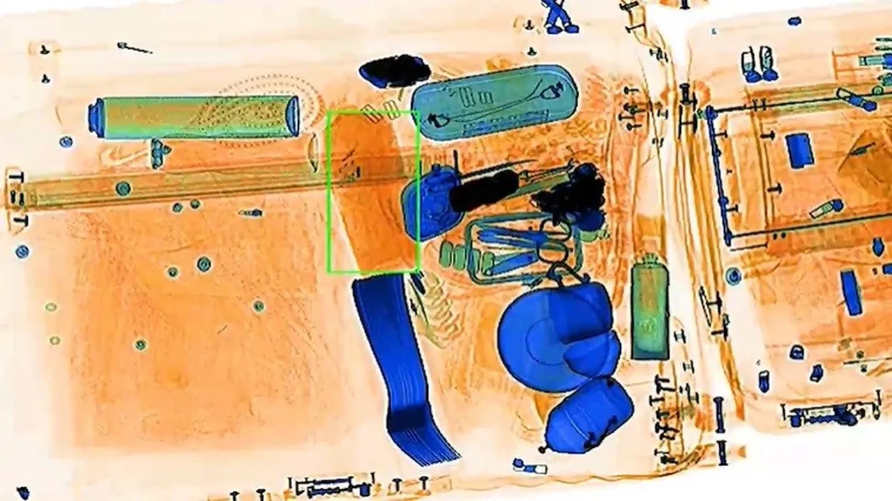 İzmir'de 20 milyonluk 'tarihi' operasyon! Diş macunu tüpüyle yurt dışına kaçıracakken yakalandılar