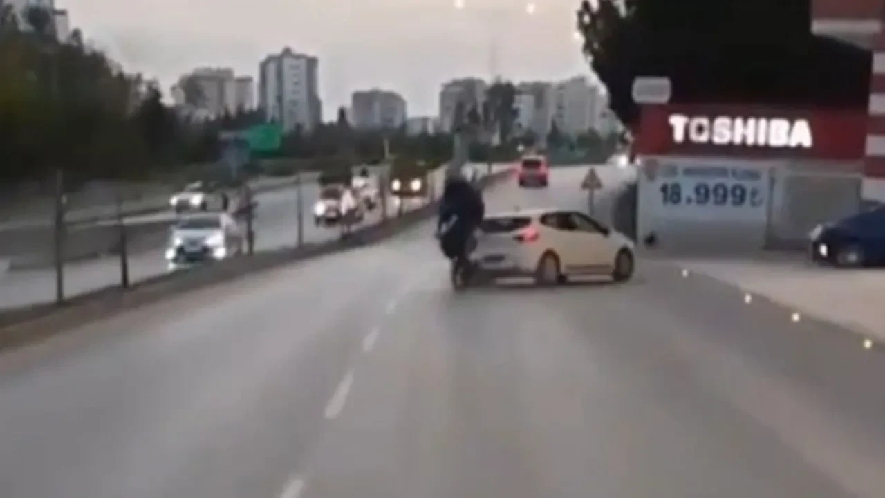 Kaza anı kask kamerasında! Havaya savrulup yere düştü