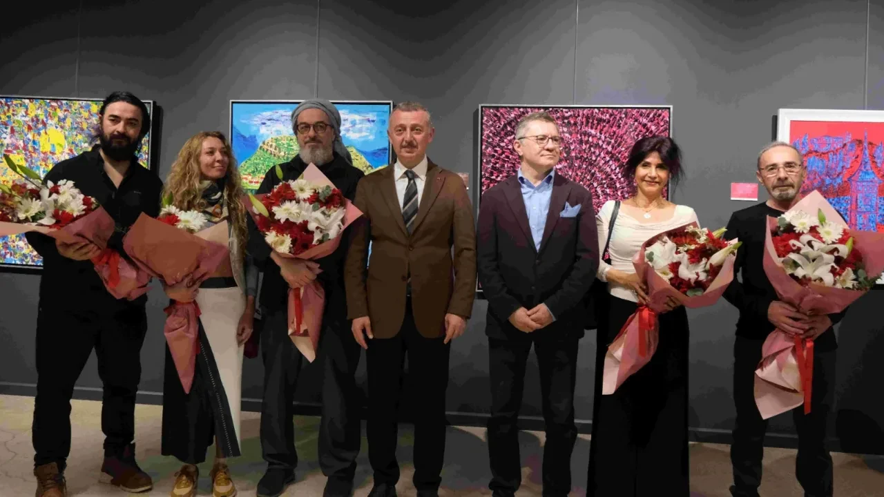 Kocaeli’nin sanatla buluşması: 30° Doğu Meridyeni Sergisi zamanı dokuyor