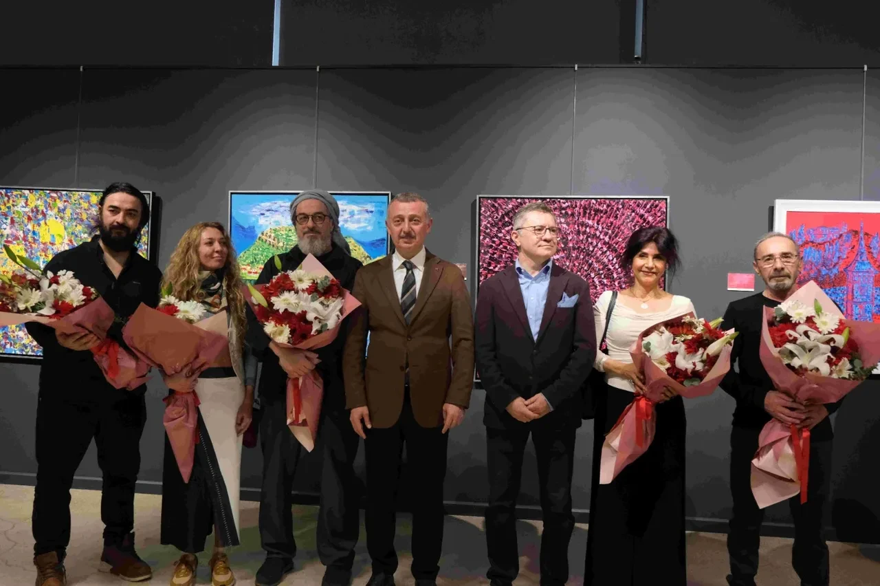 Kocaeli’nin sanatla buluşması: 30° Doğu Meridyeni Sergisi zamanı dokuyor