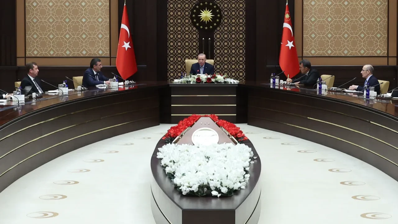 Külliye'de 2028 seçimleri öncesi başlıklar masada: Erdoğan'dan kurullara net mesaj