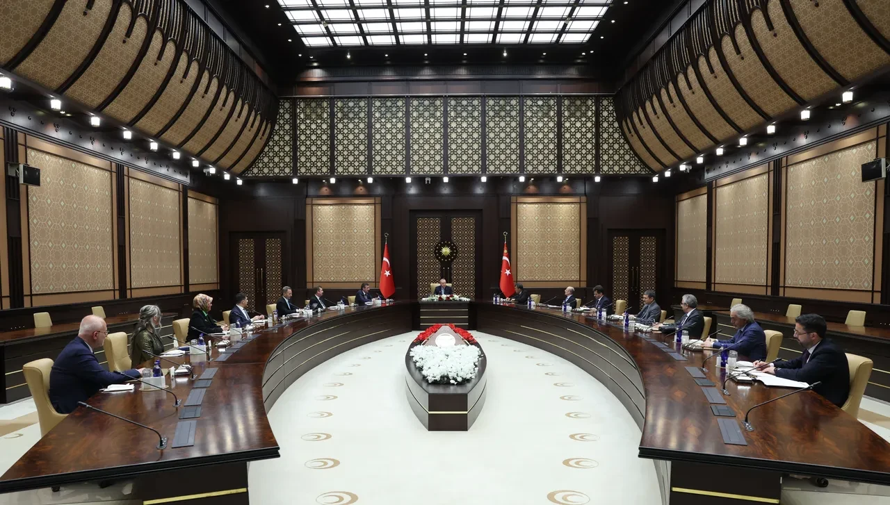 Külliye'de 2028 seçimleri öncesi başlıklar masada: Erdoğan'dan kurullara net mesaj