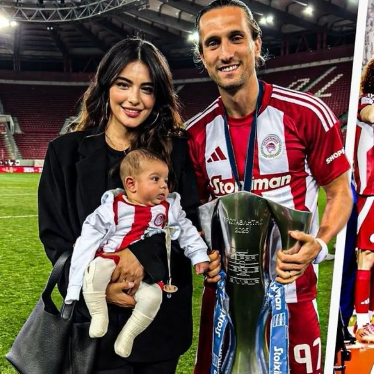 Melisa Aslı Pamuk ile Yusuf Yazıcı oğullarının yüzünü ilk kez gösterdi