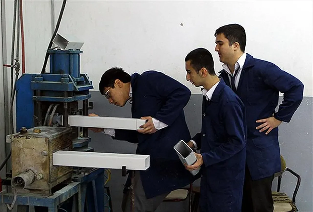 Milyonlarca kişi emekli olabilir! Staj süreleri için kritik düzenleme: TBMM'ye teklif sunuldu