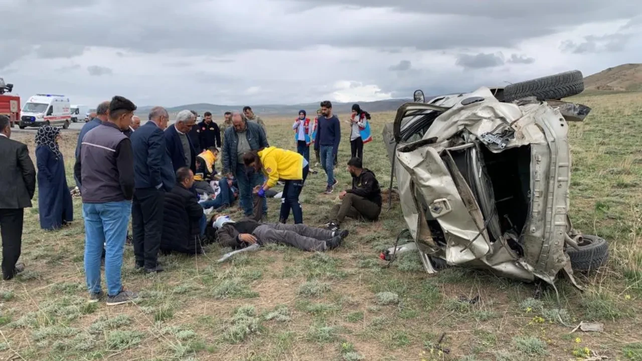 Taziyeye giden otomobil takla attı: Ölü ve yaralılar var