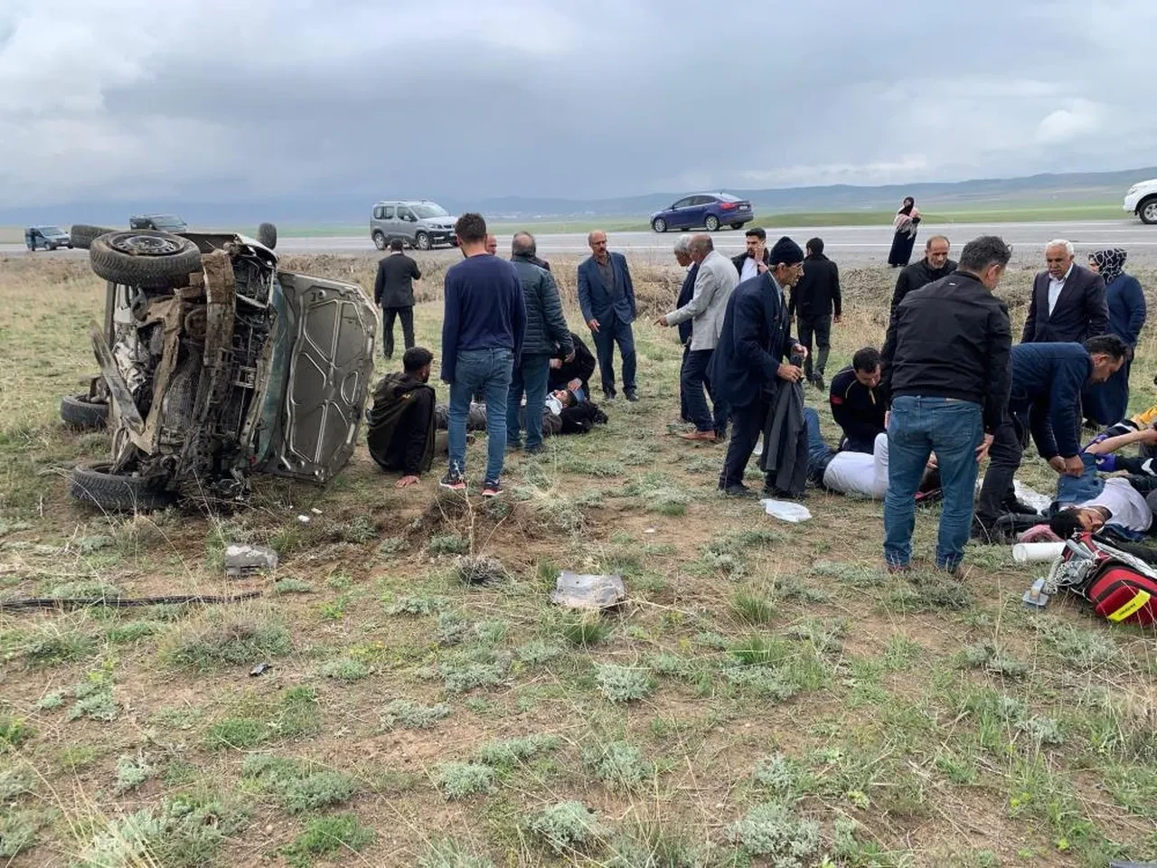 Taziyeye giden otomobil takla attı: Ölü ve yaralılar var