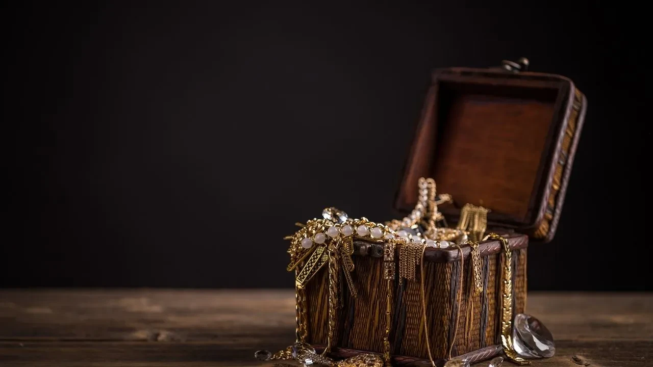 Turist olarak gitti altın hazinesi buldu! 20. yüzyıldan kalma nesneler