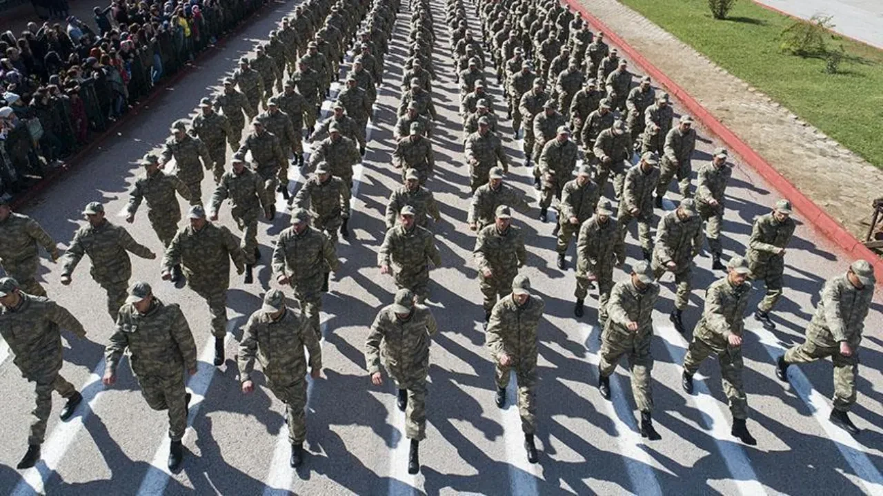 Askerlik 3 aya mı düştü? Yeni askerlik süresi 3 aya düşecek iddiası vardı