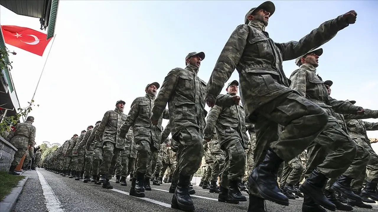 Askerlik 3 aya mı düştü? Yeni askerlik süresi 3 aya düşecek iddiası vardı