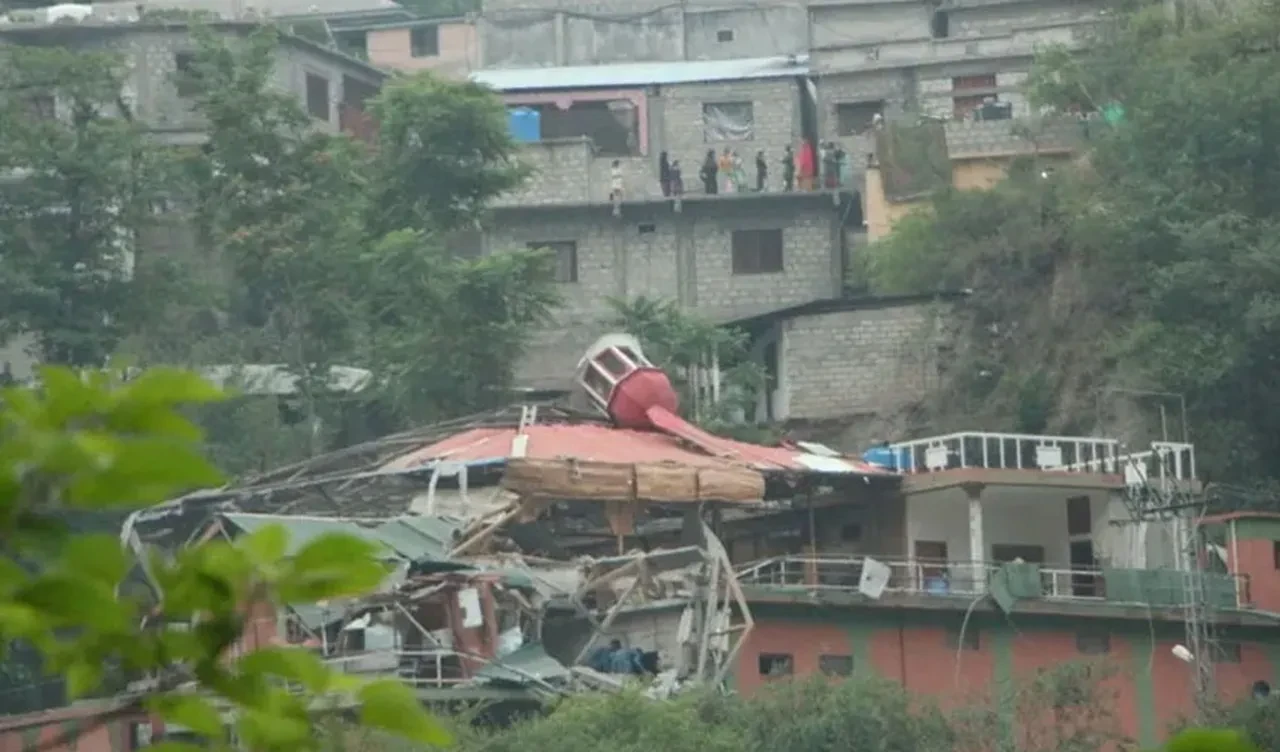 Asya'da savaş başladı! Hindistan, Pakistan'ı vurdu: Ülkelerden peş peşe itidal çağrısı