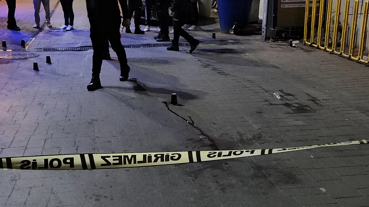 Beşiktaş'ta hareketli gece: Aynı noktada 2 saldırı birden! Yaralılar var