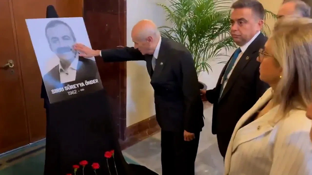Devlet Bahçeli 3 ay sonra Meclis'te! Sırrı Süreyya Önder için yapılan törene katıldı