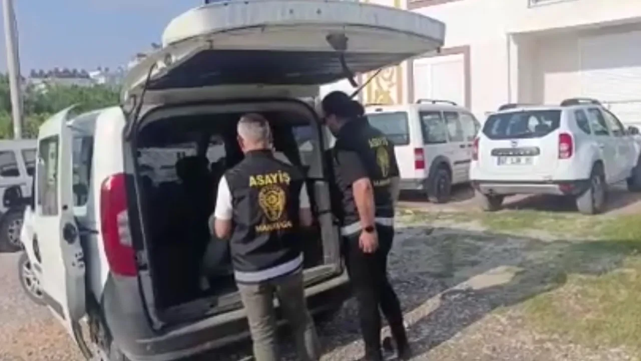 Eski belediye başkanına büyük şok! Caminin önünde arabası çalındı