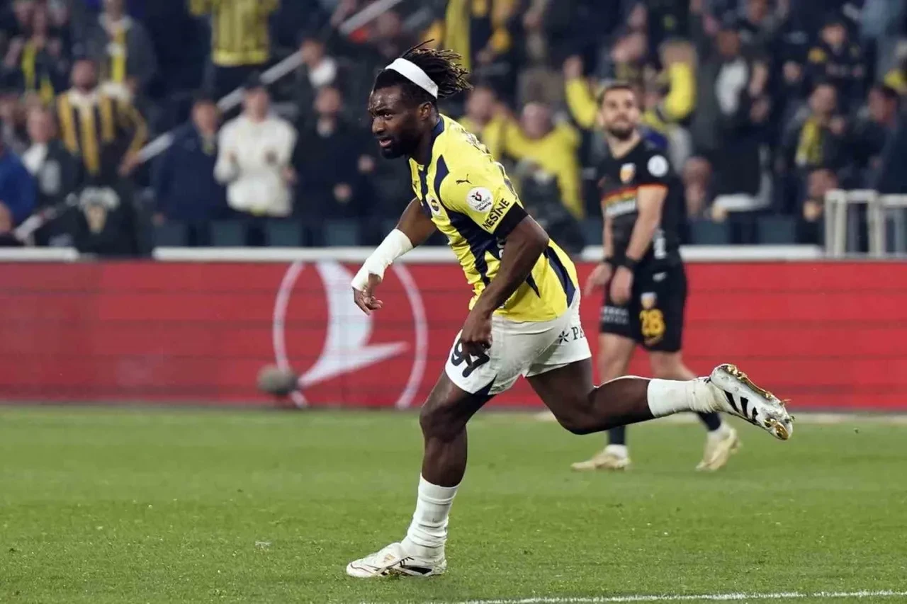 Fenerbahçe ile yollarını ayırıyor! İşte Saint-Maximin'in istediği takım
