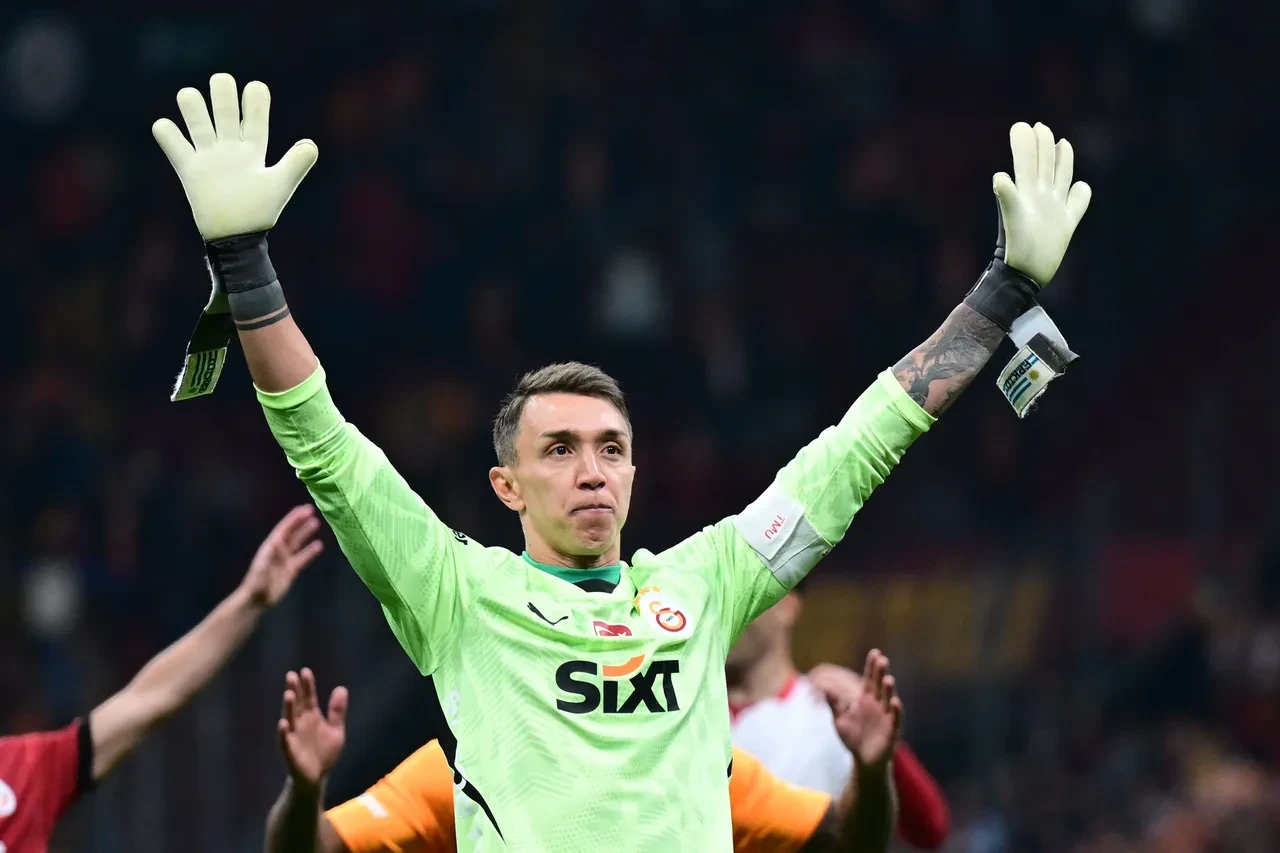 Fernando Muslera Galatasaray'dan ayrılıyor! Başkan resmen duyurdu