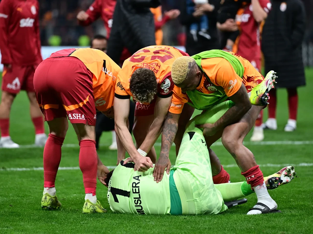 Fernando Muslera Galatasaray'dan ayrılıyor! Başkan resmen duyurdu