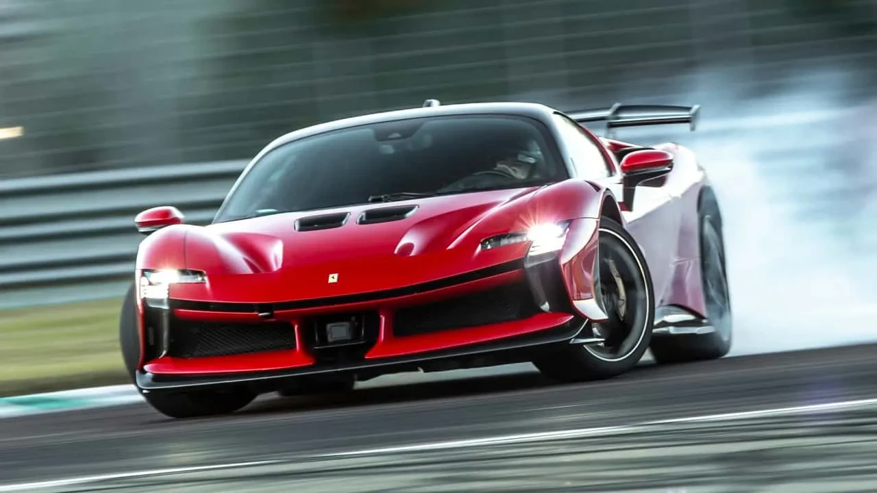 Ferrari’den elektrikli dönüşüm: İlk model için plan belli oldu